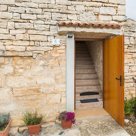 With A Parking Space Rovinjsko Selo, - 14514 Daire Rovinj