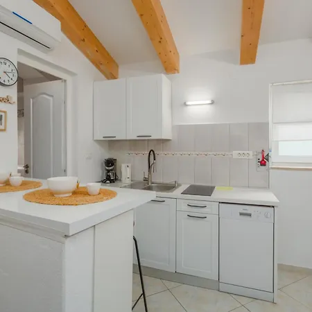 Daire With Parking Space Rovinjsko Selo, - 14514 Rovinj
